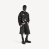 Balenciaga pour homme | Pochette à bandoulière Explorer issue de la collaboration avec la NBA, en noir/blanc/rouge vermillon Balenciaga pour homme | Pochette à bandoulière Explorer issue de la collaboration avec la NBA, en noir/blanc/rouge vermillon