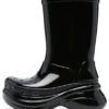 Bottes Crocs x Balenciaga à finition vernie « Noir » 677388W1S8X