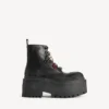 Bottines à plateforme Strike pour femme avec breloques, en noir/multicolore Bottines à plateforme Strike pour femme avec breloques, en noir/multicolore