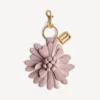 Breloque/porte-clés pour femme en forme de fleur en quartz rose