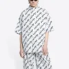 Chemise à manches courtes avec motifs griffonnés sur toute la surface « Blanc Noir » 681702TLLJ49040