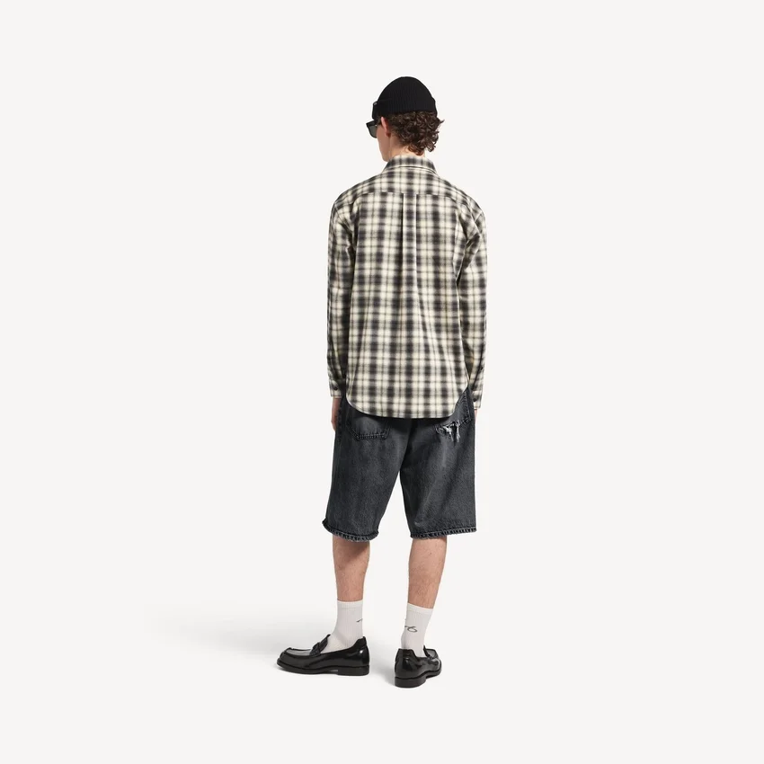 Chemise pour homme à coupe classique, blanche et noire Chemise pour homme à coupe classique, blanche et noire