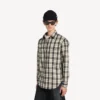 Chemise pour homme à coupe classique, blanche et noire Chemise pour homme à coupe classique, blanche et noire