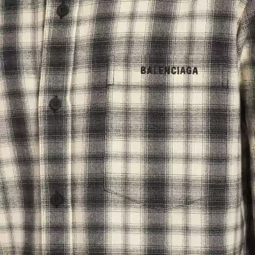 Chemise pour homme à coupe classique, blanche et noire Chemise pour homme à coupe classique, blanche et noire
