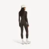 Haut technique ajusté à manches longues pour femme, couleur marron kaki/rose fluo Haut technique ajusté à manches longues pour femme, couleur marron kaki/rose fluo