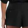 Jupe-short mini ajustée pour femme, en noir