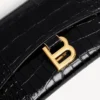 Portefeuille pour femme en forme d’Hourglass avec chaîne, noir Portefeuille pour femme en forme d’Hourglass avec chaîne, noir