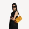 Sac à bandoulière Le 7 pour femme, taille moyenne, couleur curry