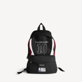 Sac à dos Explorer Balenciaga pour homme | Collaboration NBA, noir/blanc/rouge vermillon