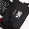 Sac à dos Explorer Balenciaga pour homme | Collaboration NBA, noir/blanc/rouge vermillon