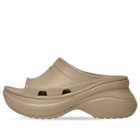 Sandales de piscine Balenciaga x Crocs « Beige » 677389W1S8E2500