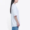 T-shirt blanc à manches courtes ample avec petit logo alphabétique 556104TYK289000