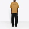 T-shirt à col rond pour homme Balenciaga à imprimé alphabétique et manches courtes, couleur kaki 620969TIV509605