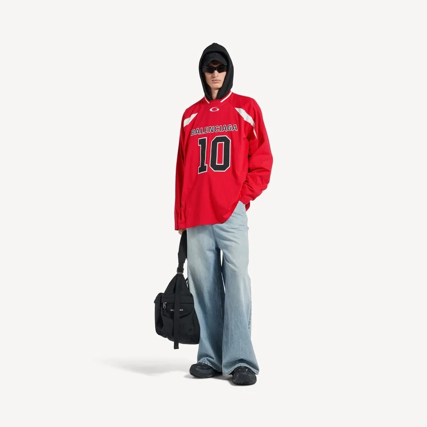 T-shirt à manches longues oversize pour homme Balenciaga | Collaboration NBA, rouge/multicolore T-shirt à manches longues oversize pour homme Balenciaga | Collaboration NBA, rouge/multicolore
