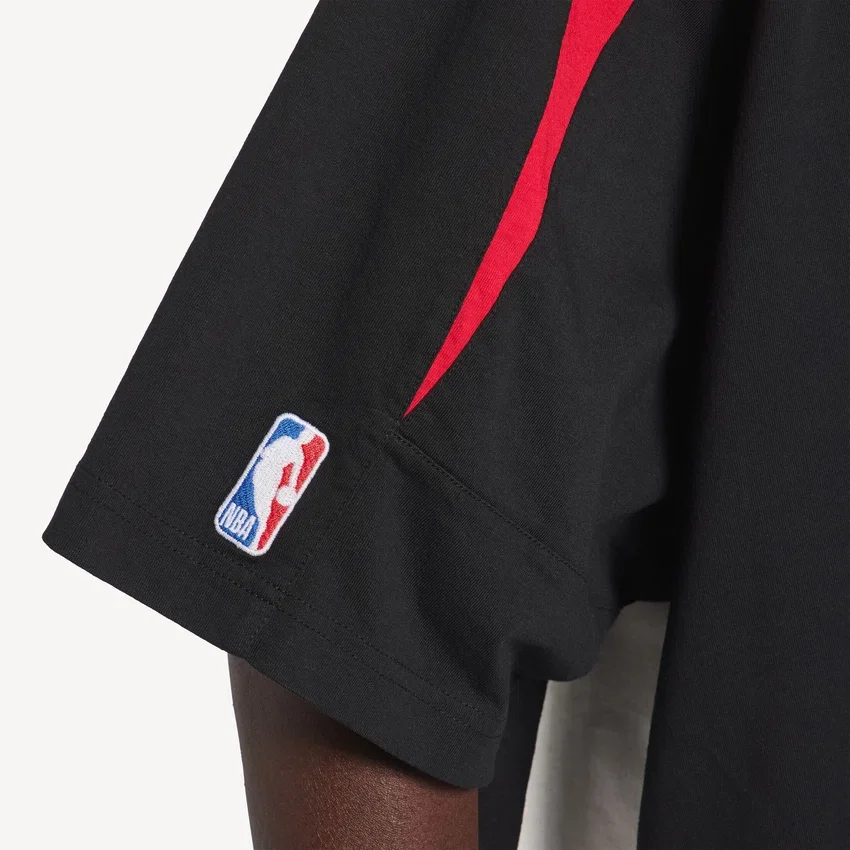 T-shirt oversize pour homme Balenciaga | Collaboration NBA, noir/multicolore T-shirt oversize pour homme Balenciaga | Collaboration NBA, noir/multicolore