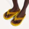 Tongs Jet Lag pour femme, couleur moutarde Tongs Jet Lag pour femme, couleur moutarde
