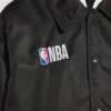 Veste Coach pour homme Balenciaga | Collaboration NBA, couleur noire Veste Coach pour homme Balenciaga | Collaboration NBA, couleur noire
