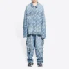 Veste en Denim avec logo script sur toute la surface « Light Blue White » 681690TJW904200